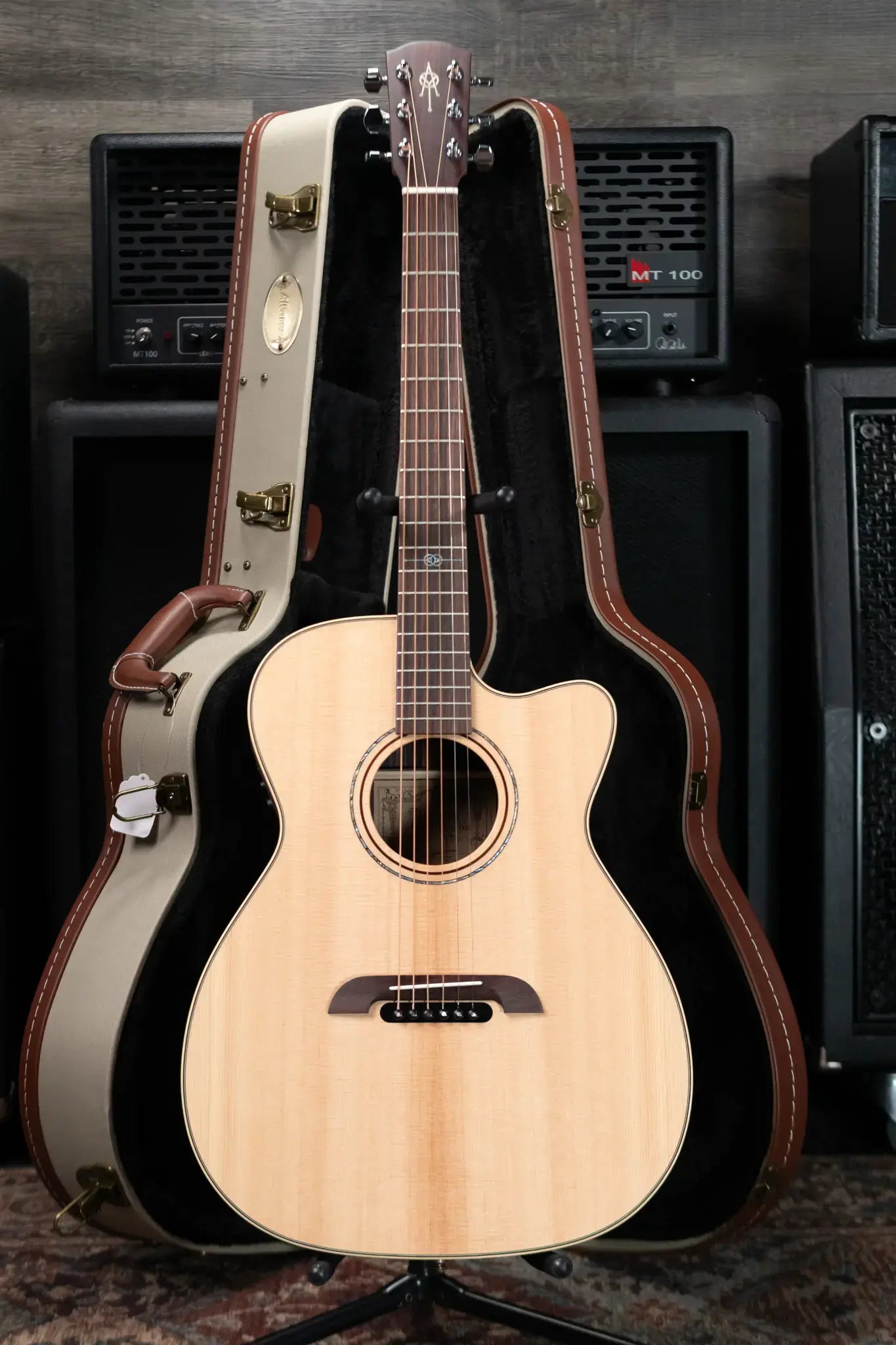 Alvarez Yairi FY70ce Acoustic/Electric Guitar with Hardshell Case