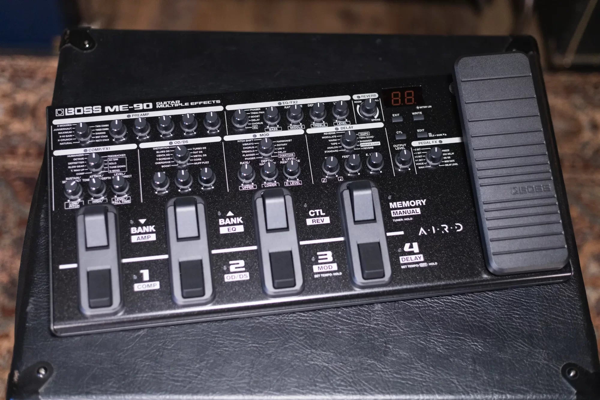 Boss ME-90 Multi-Effects Guitar Processor Pedal Board