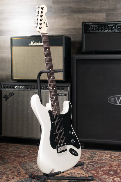 Charvel Jake E Lee Signature Pro-Mod So-Cal Style 1 HSS HT RW Electric Guitar - Pearl White