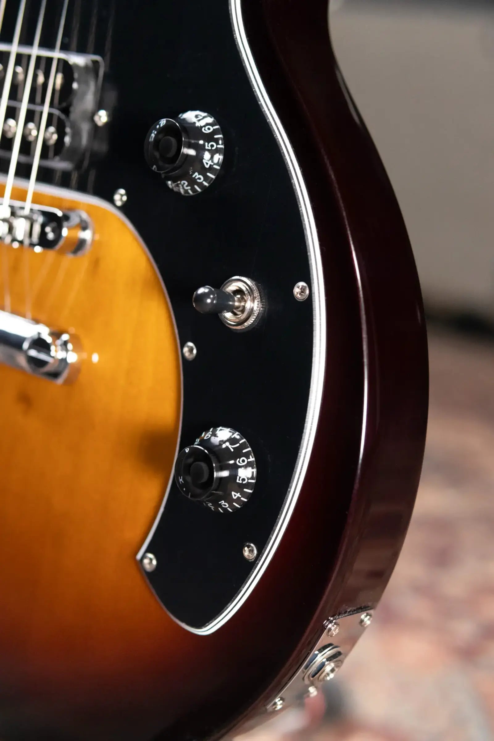 Gibson Les Paul Music City Special 50th Anniversary Electric Guitar - Tobacco Burst Dark Back with Gig Bag - Floor Model