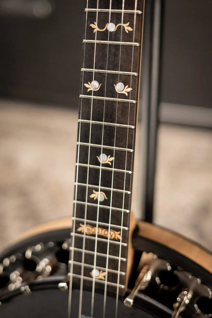 Deering Boston 5-String Banjo - Natural Blond Curly Maple with Hardshell Case