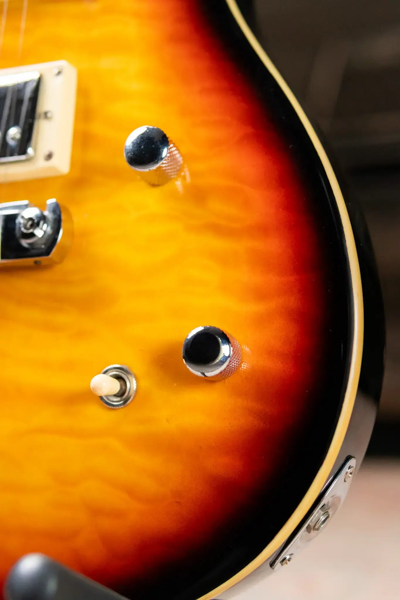 Dillion Flame Top Hardtail with Hardshell Case - Used