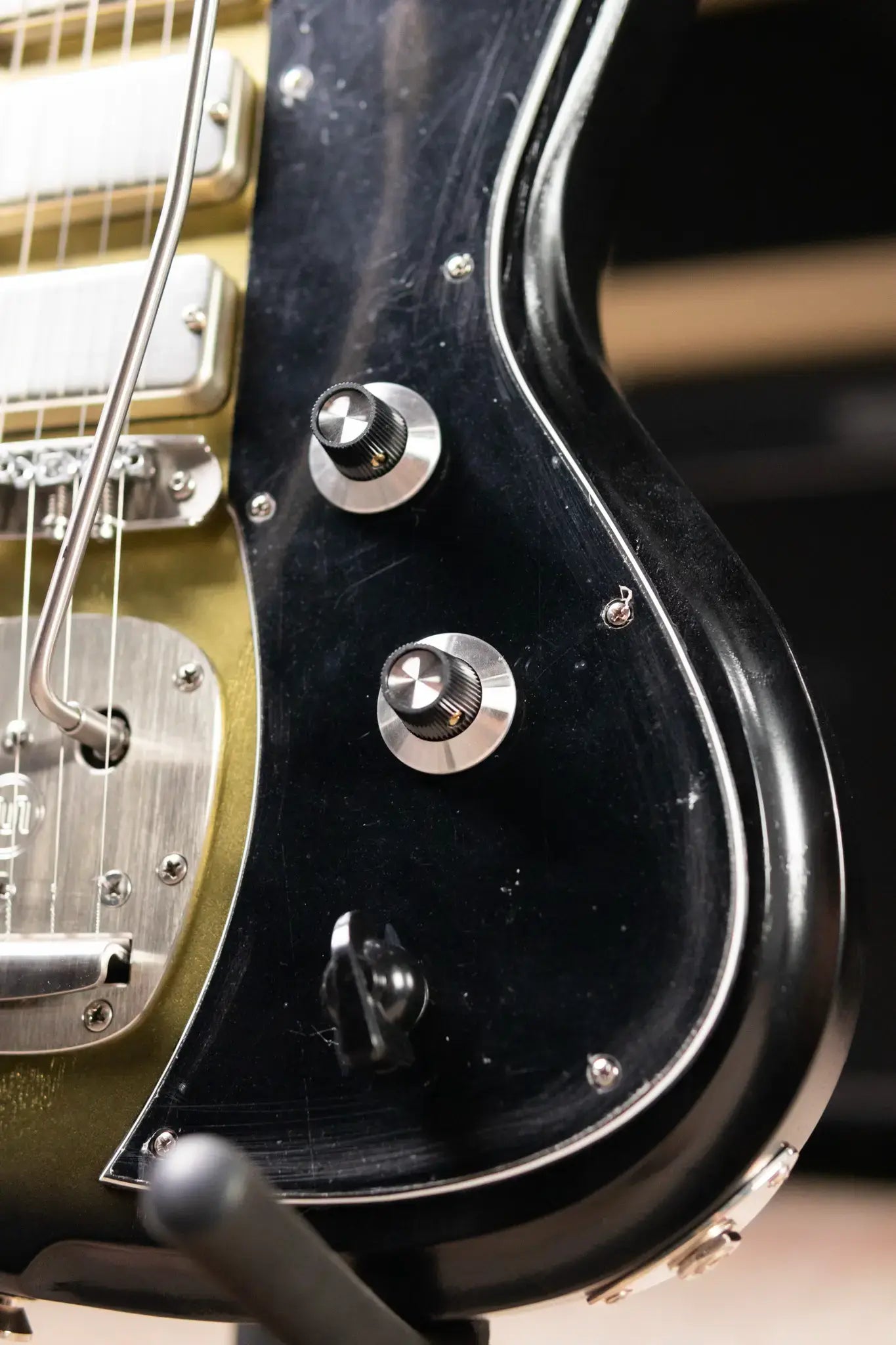 Dunable Custom Yeti Swervemeister Electric Guitar - Antique Silverburst with Hardshell Case