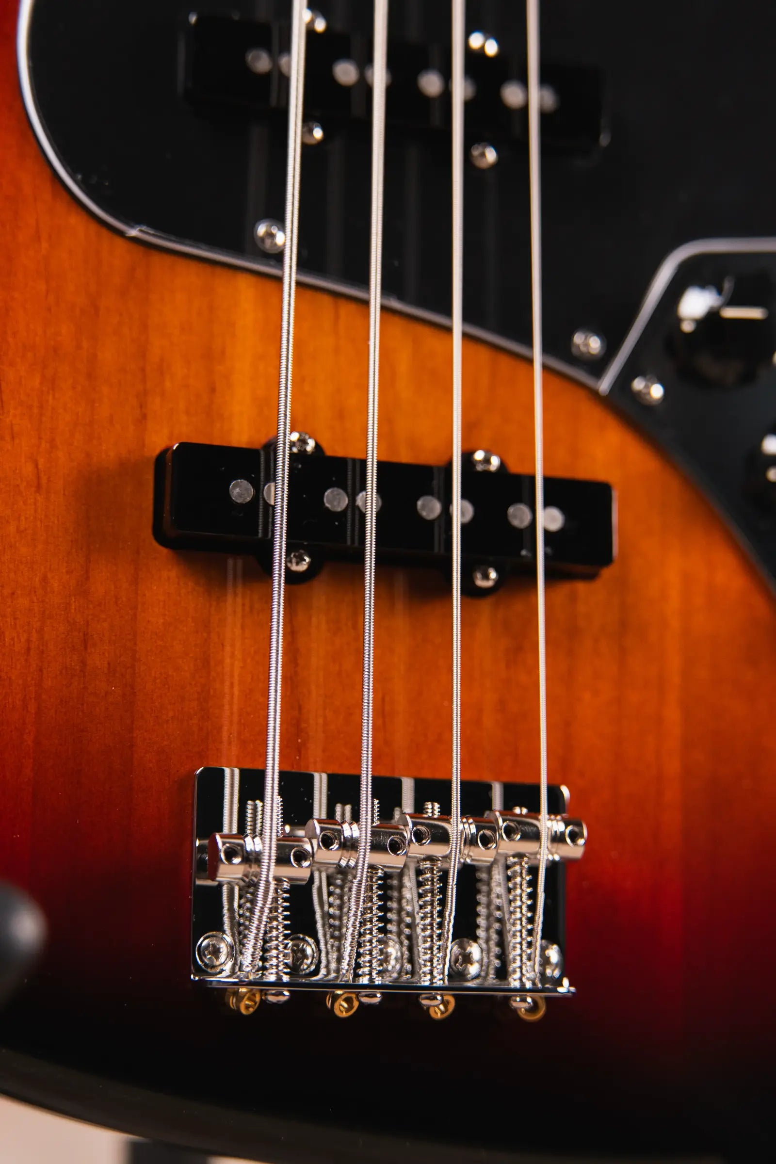 Fender American Professional Classic Jazz Bass - 3-Color Sunburst with Gig Bag