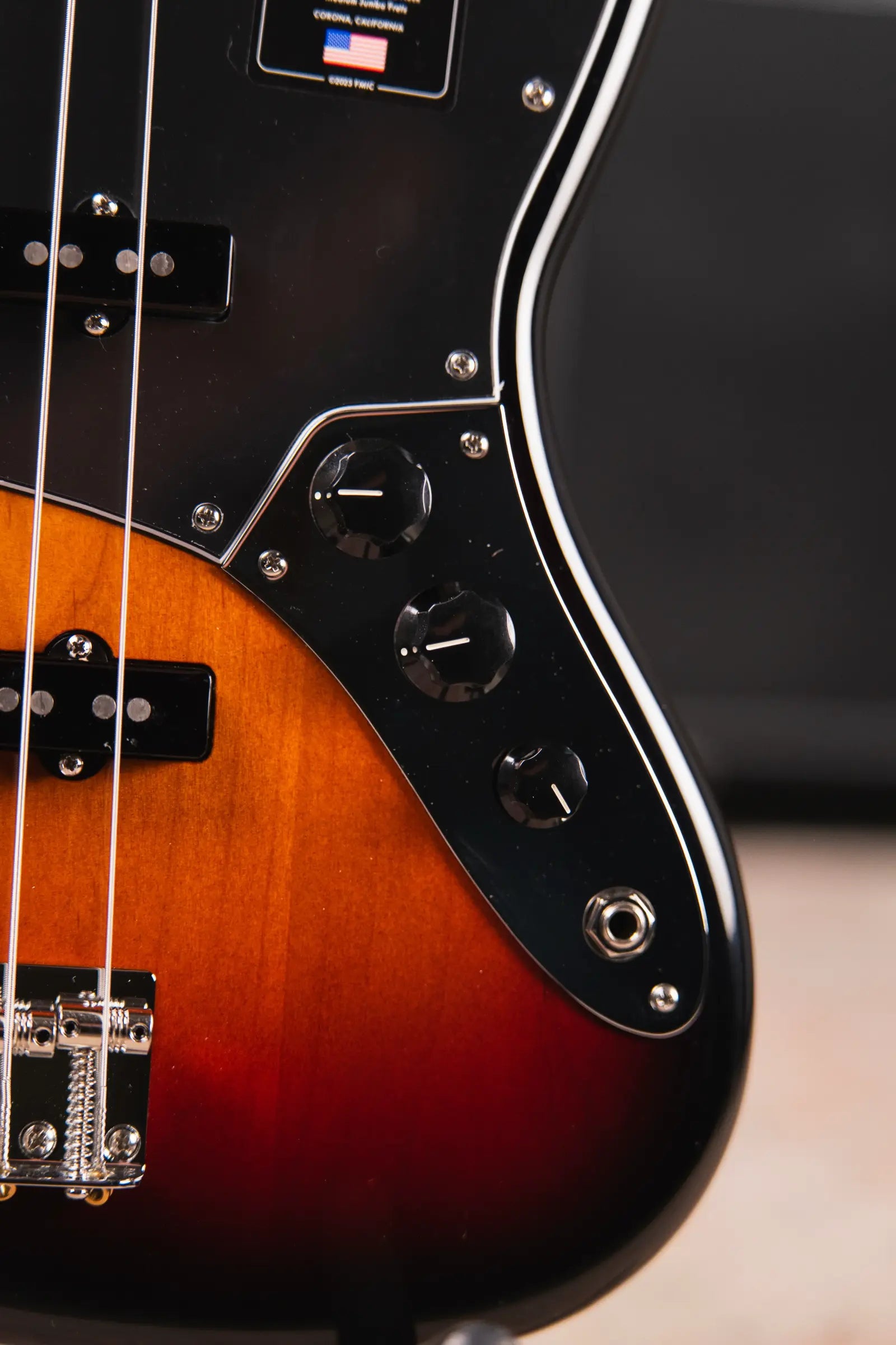 Fender American Professional Classic Jazz Bass - 3-Color Sunburst with Gig Bag