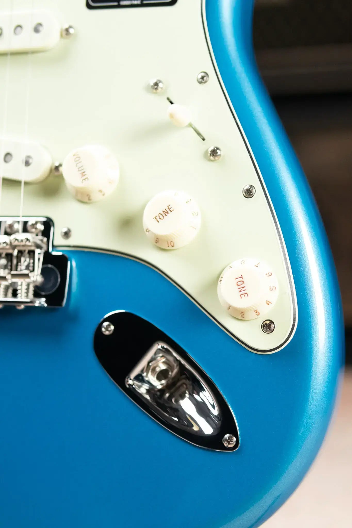 Fender American Professional Classic Stratocaster Electric Guitar - Faded Lake Placid Blue with Gig Bag