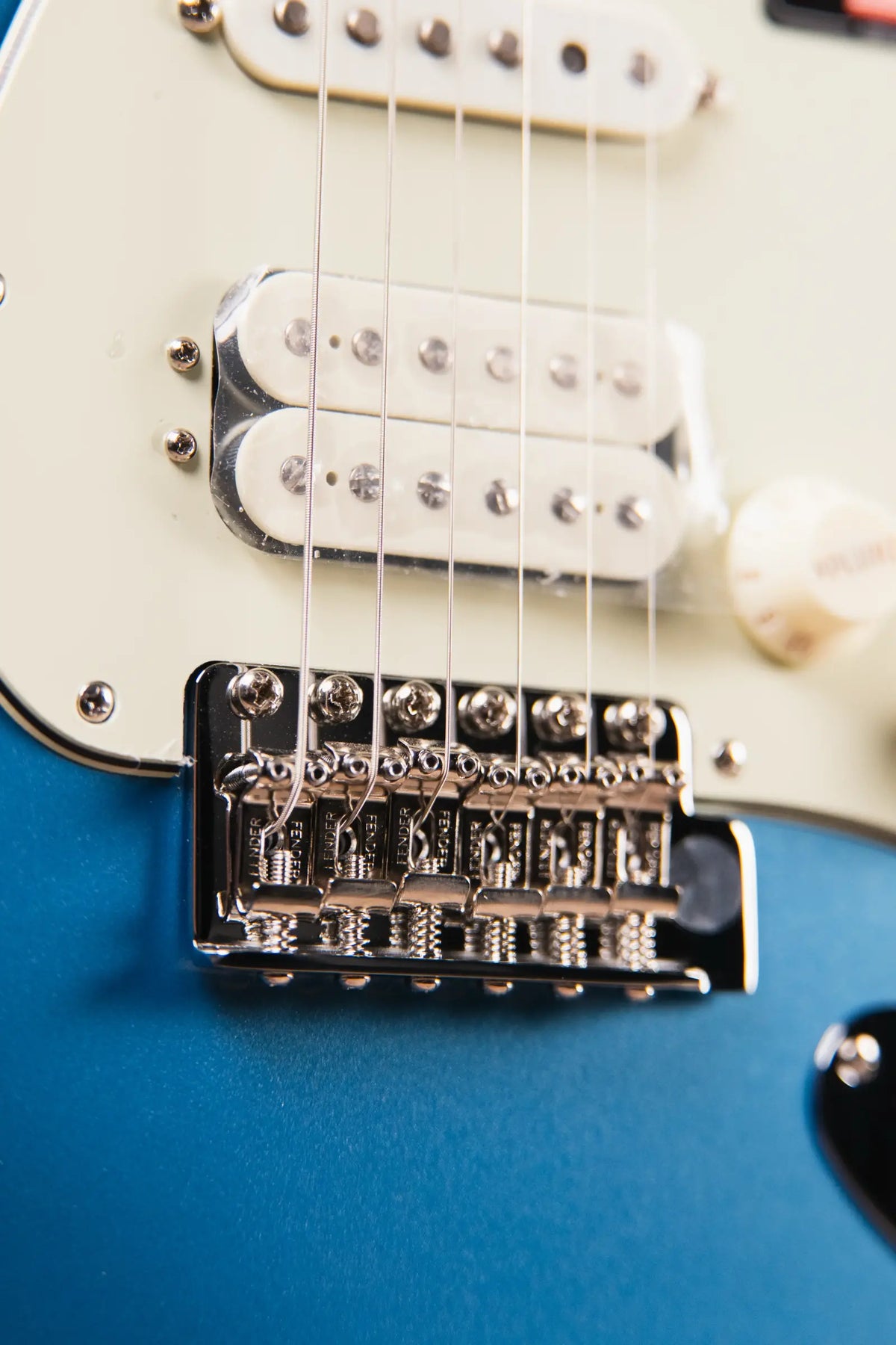 Fender American Professional Classic Stratocaster HSS Electric Guitar - Faded Lake Placid Blue with Gig Bag - Demo