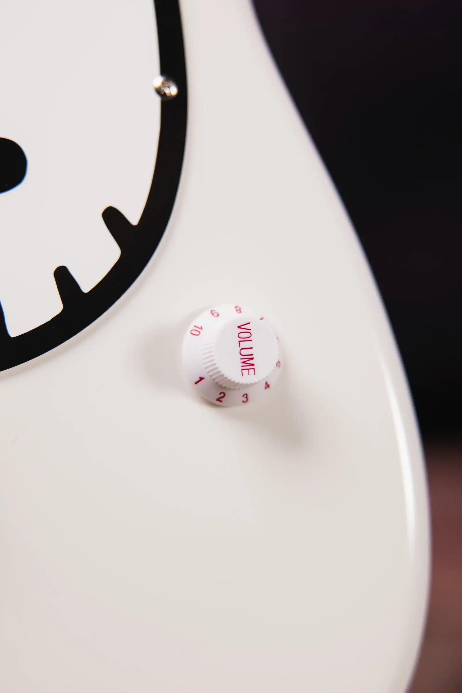 Squier Fender X Hello Kitty White Stratocaster with Gig Bag