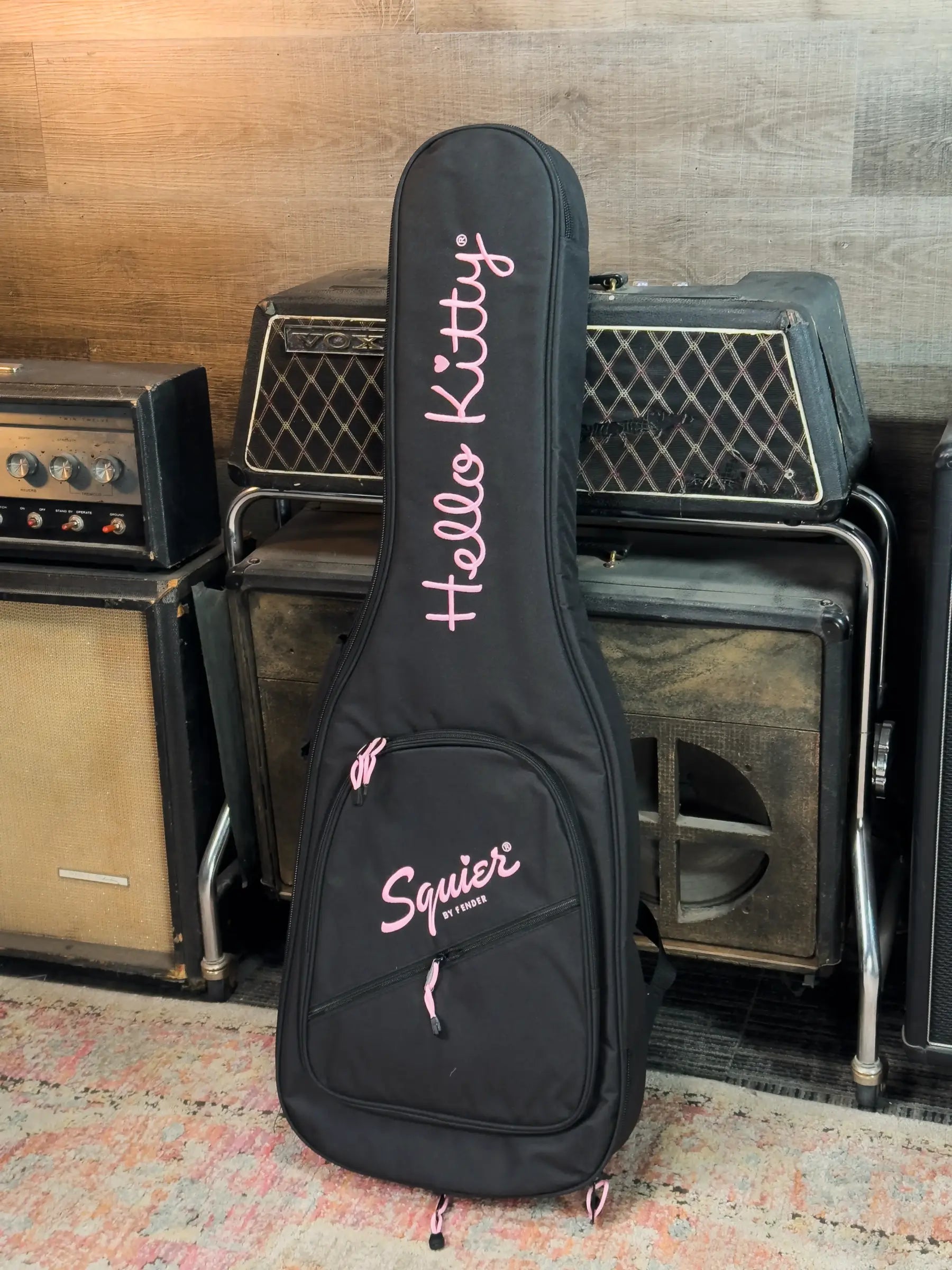 Squier Fender X Hello Kitty White Stratocaster with Gig Bag