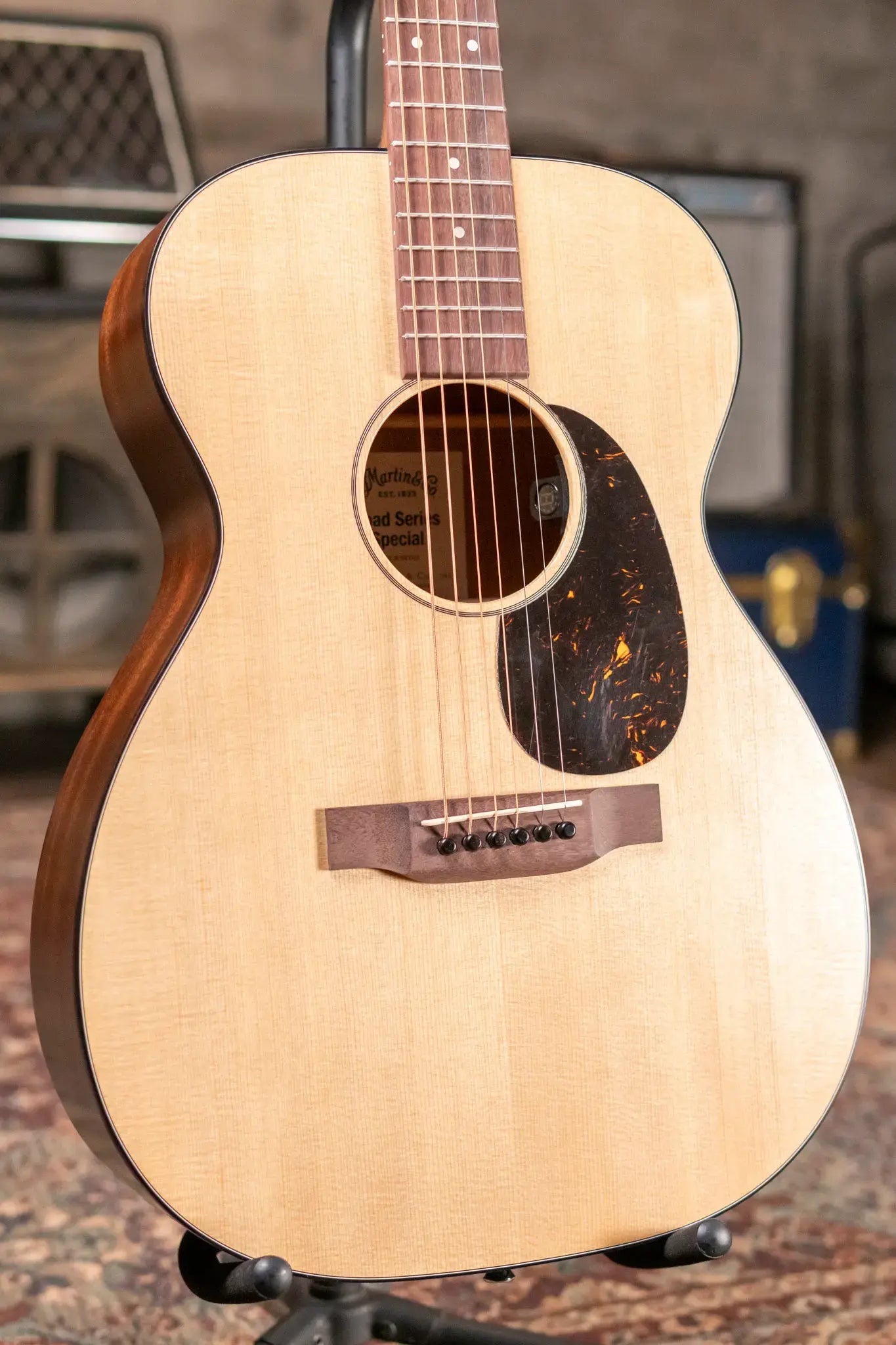 Martin 00-10E Special Acoustic/Electric with Gig Bag - Demo