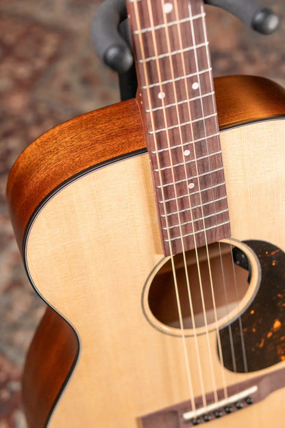 Martin 00-10E Special Acoustic/Electric with Gig Bag - Demo