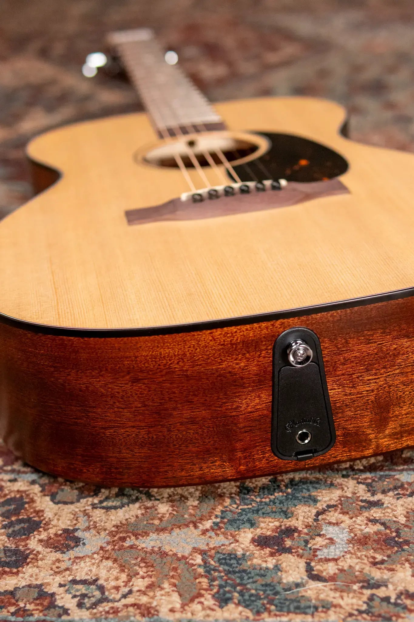 Martin 00-10E Special Acoustic/Electric with Gig Bag - Demo