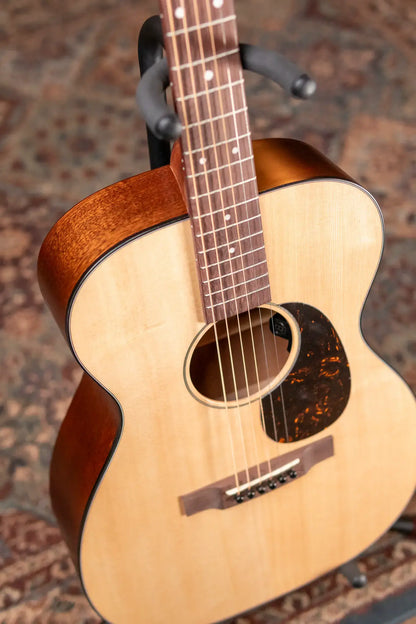 Martin 00-10E Special Acoustic/Electric with Gig Bag