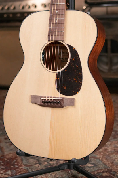 Martin 00-10E Special Acoustic/Electric with Gig Bag