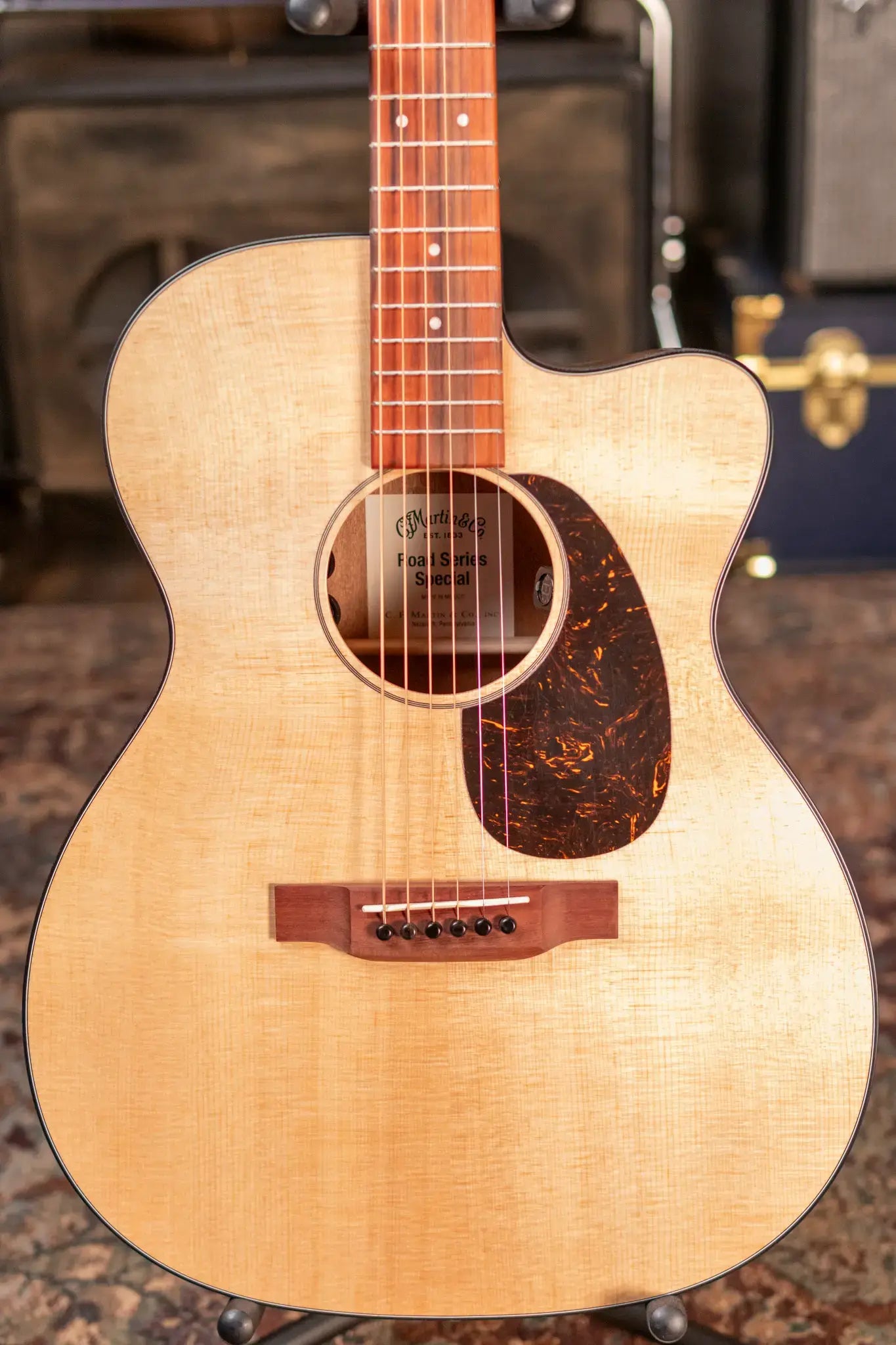 Martin OMC-10E Acoustic/Electric with Gig Bag