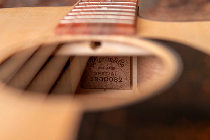 Martin OMC-10E Acoustic/Electric with Gig Bag