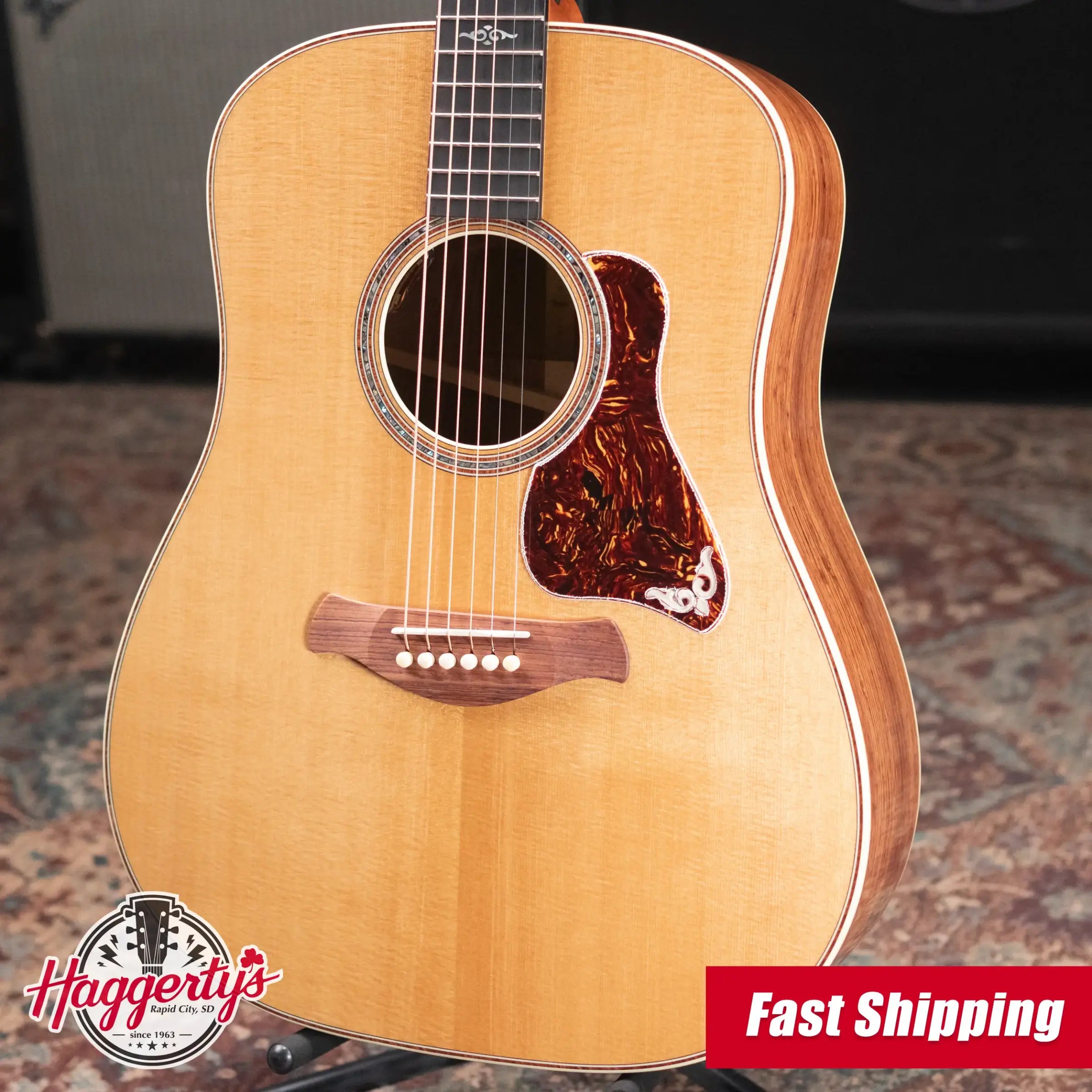 Taylor Gold Label 810e Dreadnought Acoustic/Electric Guitar with Hardshell Case