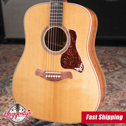 Taylor Gold Label 810e Dreadnought Acoustic/Electric Guitar with Hardshell Case