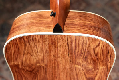 Taylor Gold Label 810e Dreadnought Acoustic/Electric Guitar with Hardshell Case