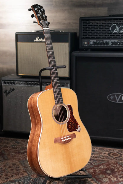 Taylor Gold Label 810e Dreadnought Acoustic/Electric Guitar with Hardshell Case