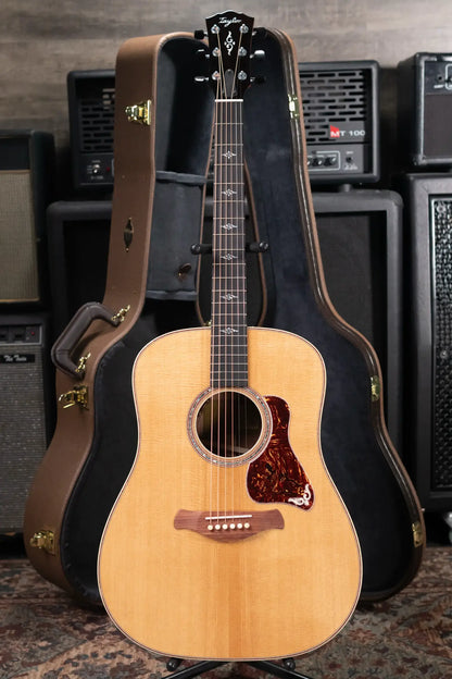 Taylor Gold Label 810e Dreadnought Acoustic/Electric Guitar with Hardshell Case