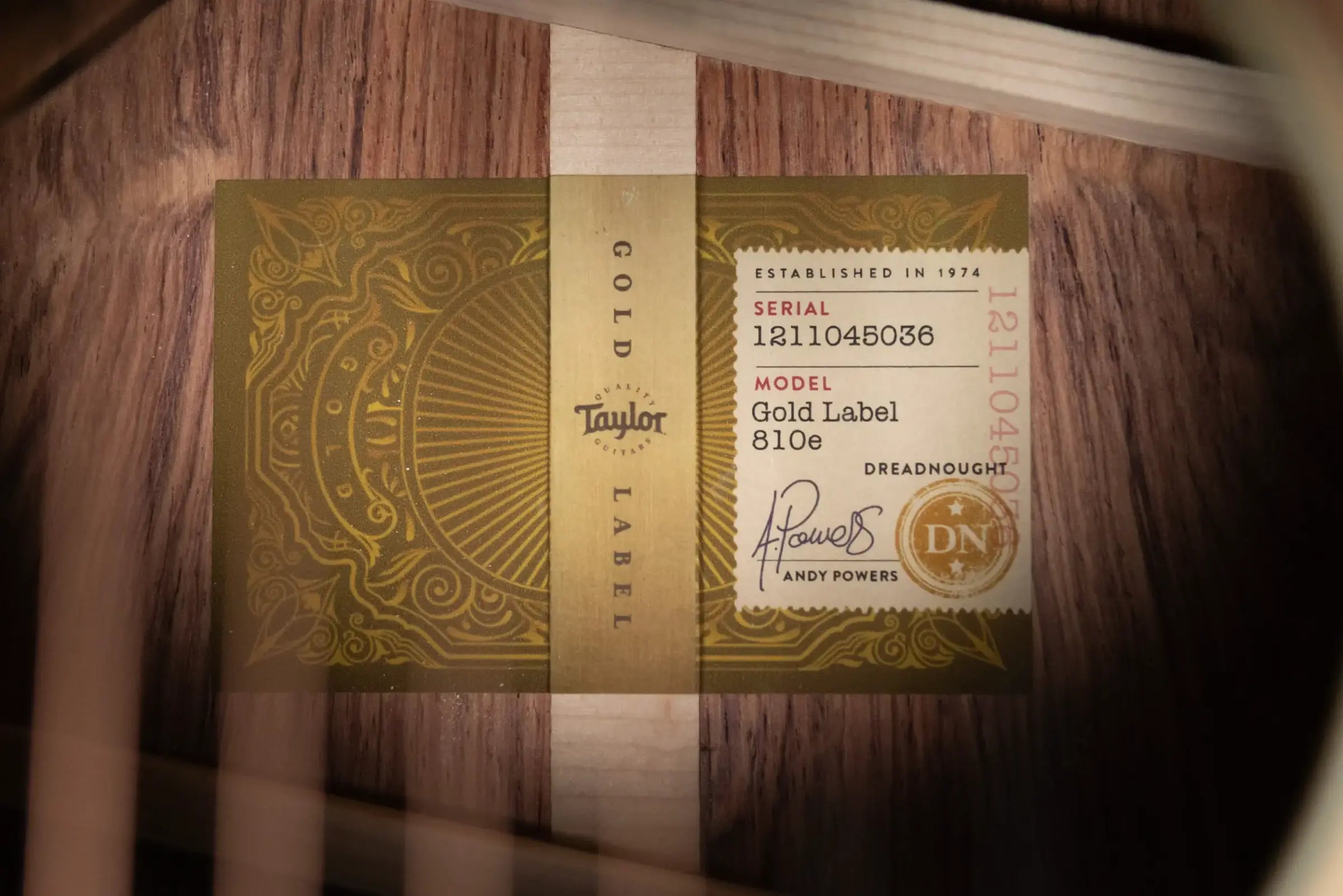 Taylor Gold Label 810e Dreadnought Acoustic/Electric Guitar with Hardshell Case