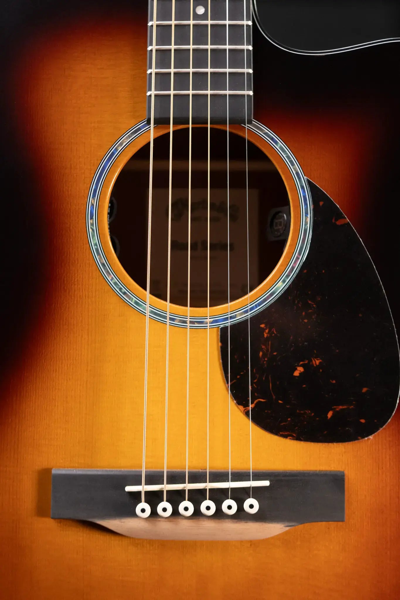 Martin OMC-10E Modern Acoustic/Electric Guitar - 1935 Sunburst with Gig Bag