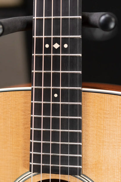 Taylor Gold Label 510e Dreadnought Acoustic/Electric Guitar with Hardshell Case