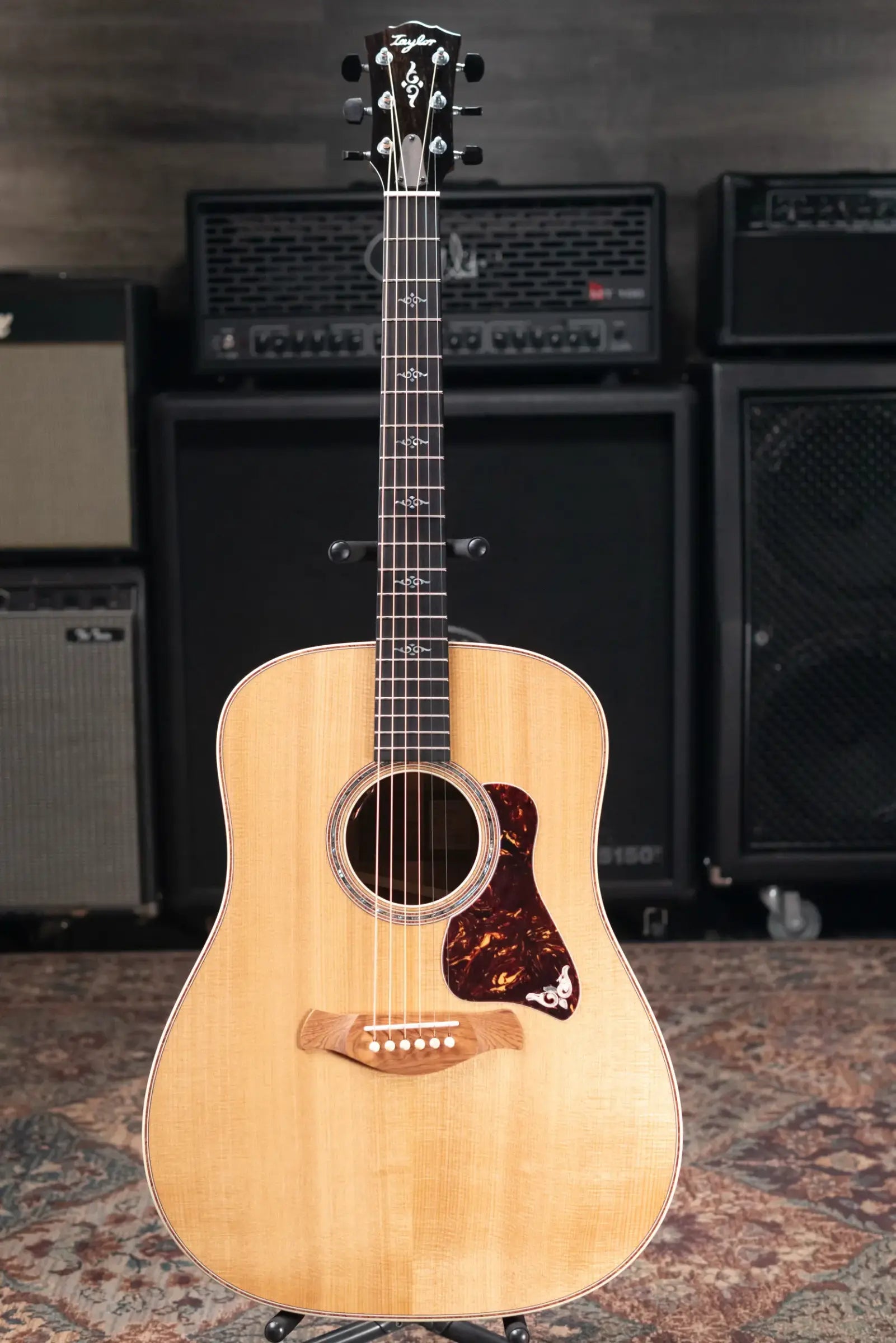 Taylor Gold Label 810e Dreadnought Acoustic/Electric Guitar with Hardshell Case