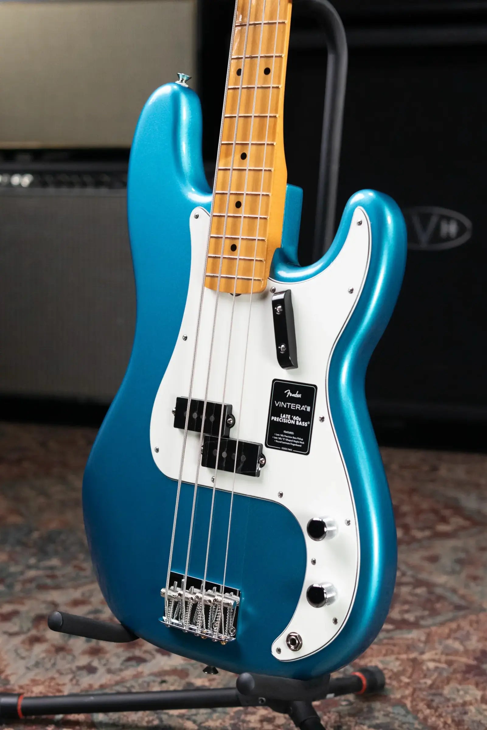 Fender Vintera III Late '60s Precision Bass - Lake Placid Blue with Gig Bag