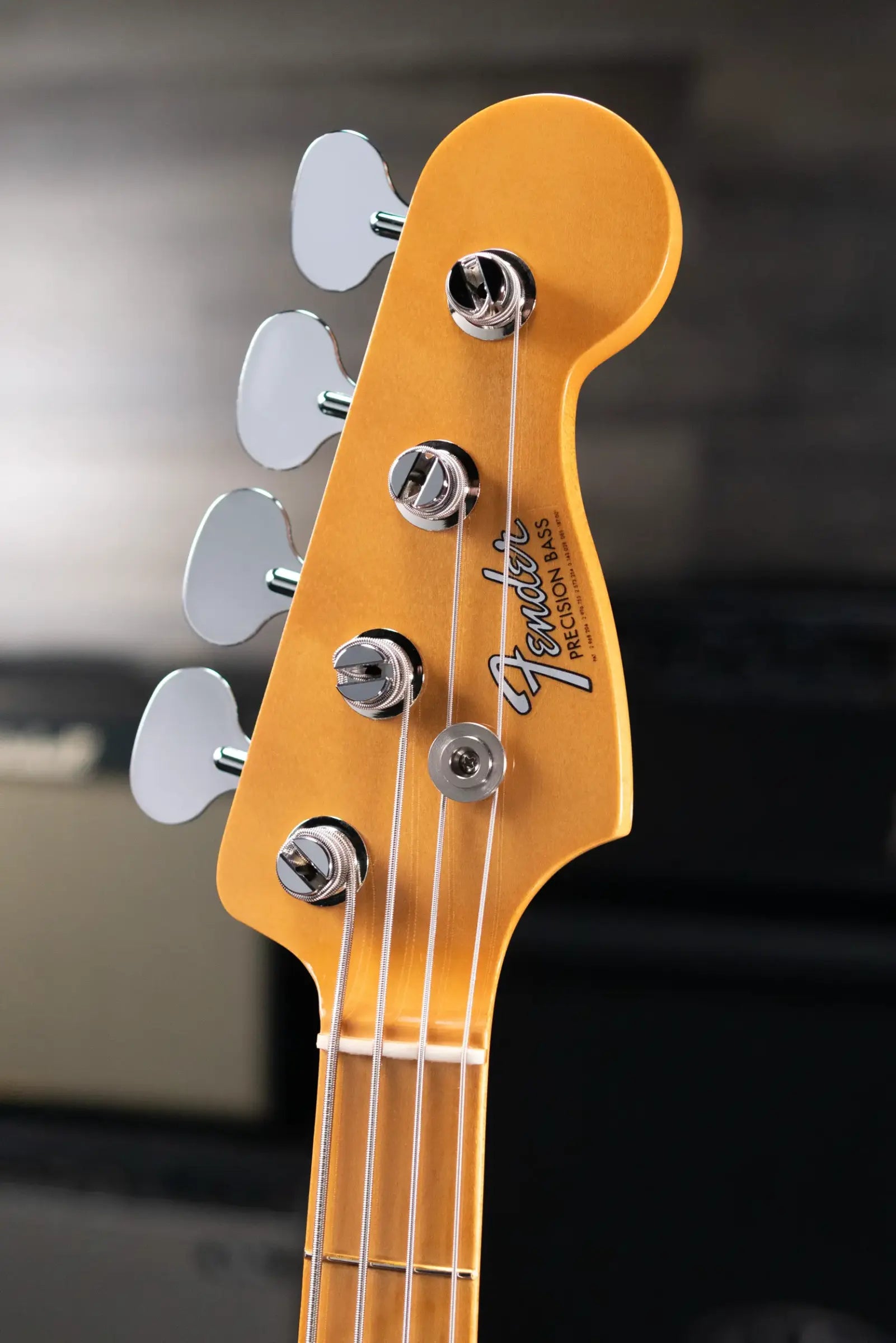 Fender Vintera III Late '60s Precision Bass - Lake Placid Blue with Gig Bag