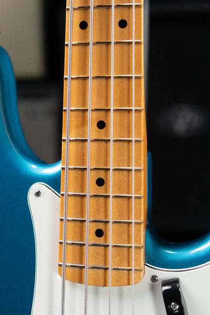 Fender Vintera III Late '60s Precision Bass - Lake Placid Blue with Gig Bag