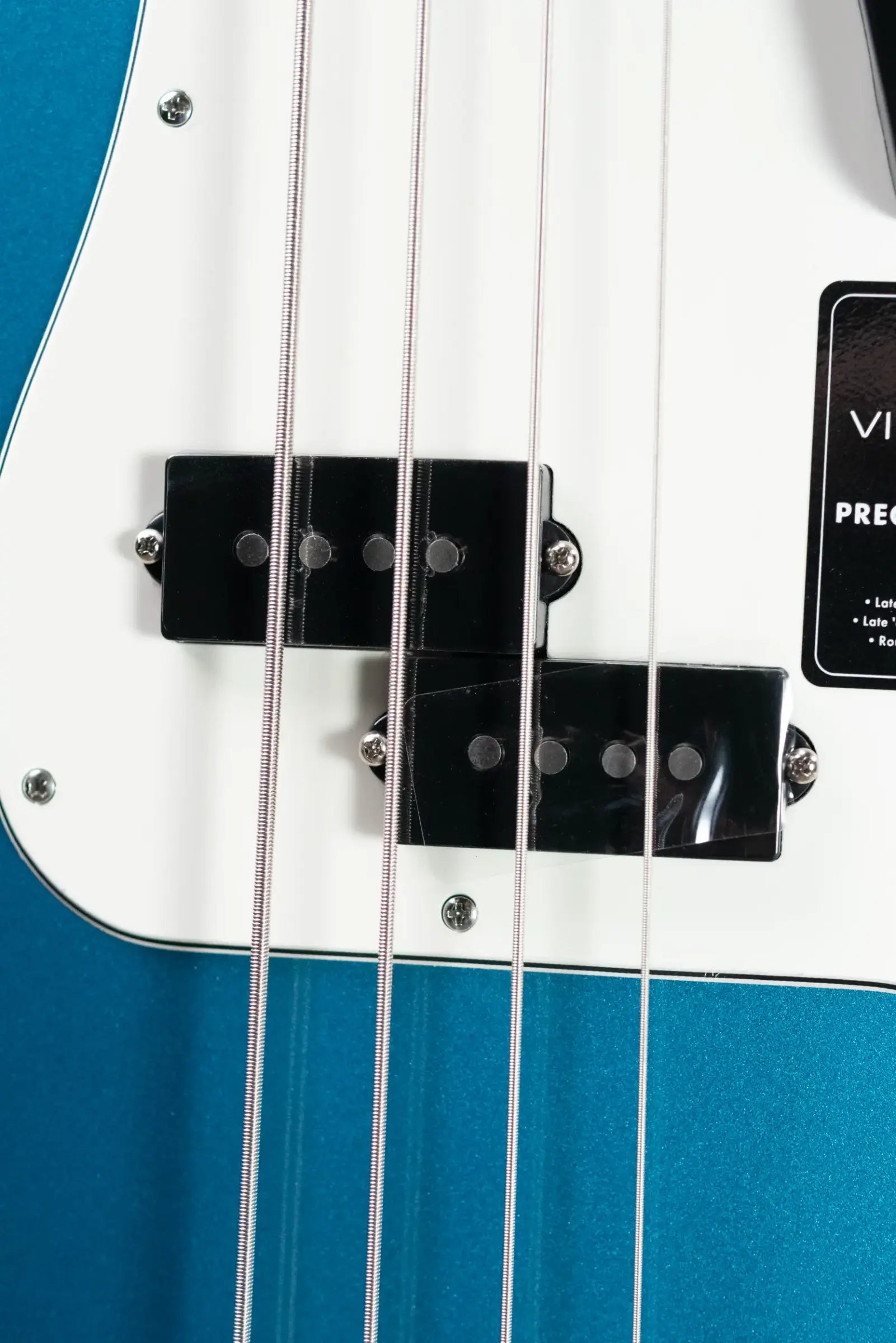 Fender Vintera III Late '60s Precision Bass - Lake Placid Blue with Gig Bag