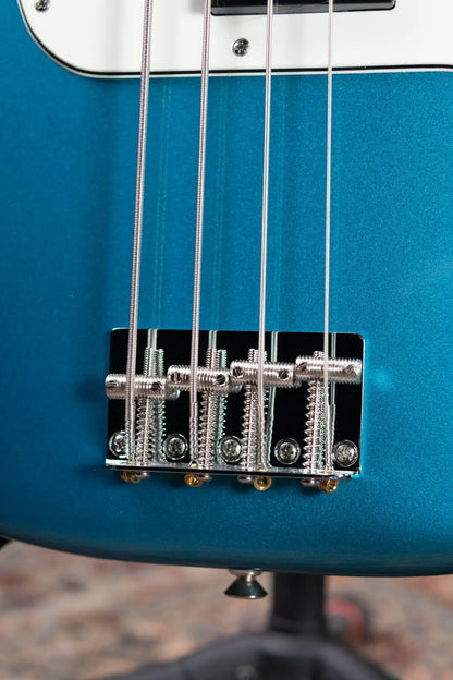 Fender Vintera III Late '60s Precision Bass - Lake Placid Blue with Gig Bag