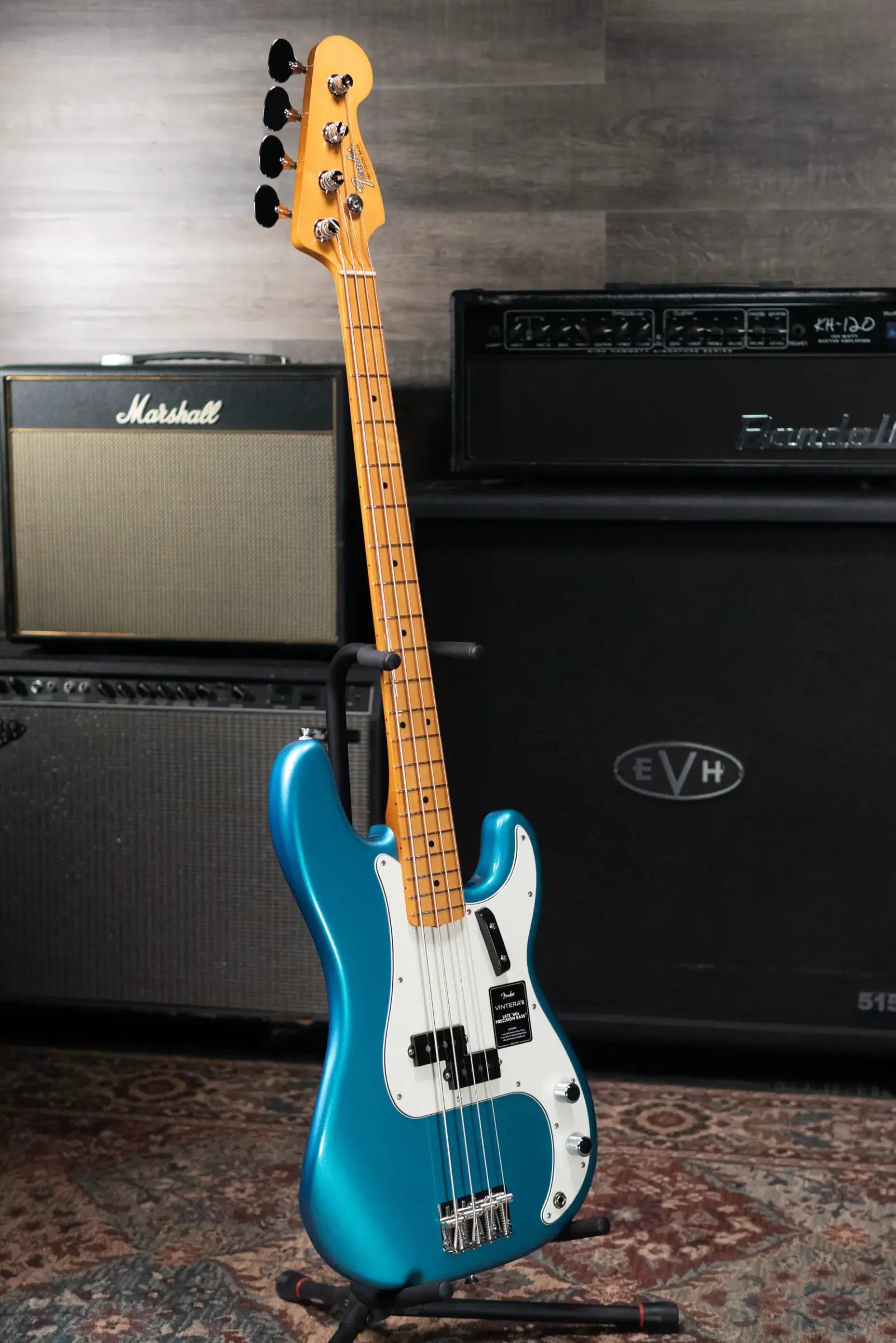 Fender Vintera III Late '60s Precision Bass - Lake Placid Blue with Gig Bag