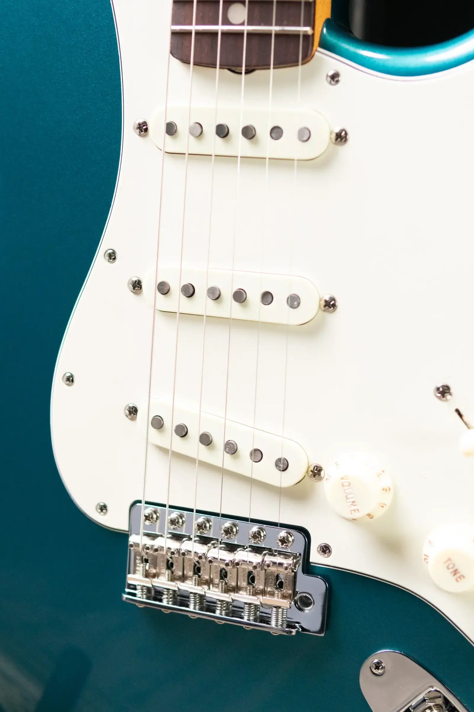 Fender Vintera III Late '60s Stratocaster Electric Guitar - Ocean Turquoise with Gig Bag