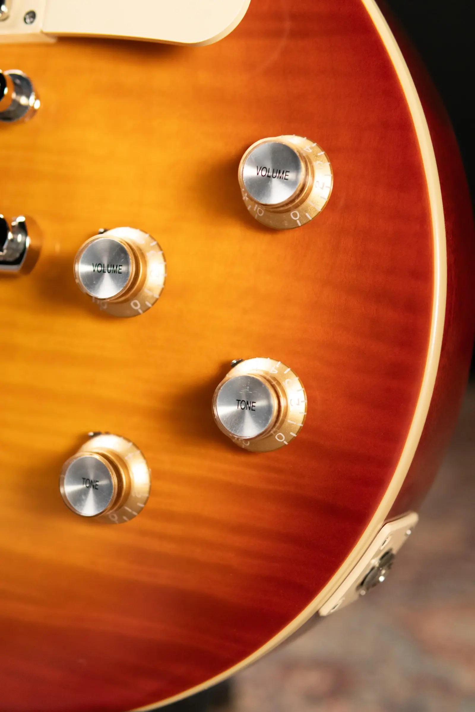 Epiphone 1960 Les Paul Standard Reissue Electric Guitar - Washed Cherry Sunburst with Hardshell Case