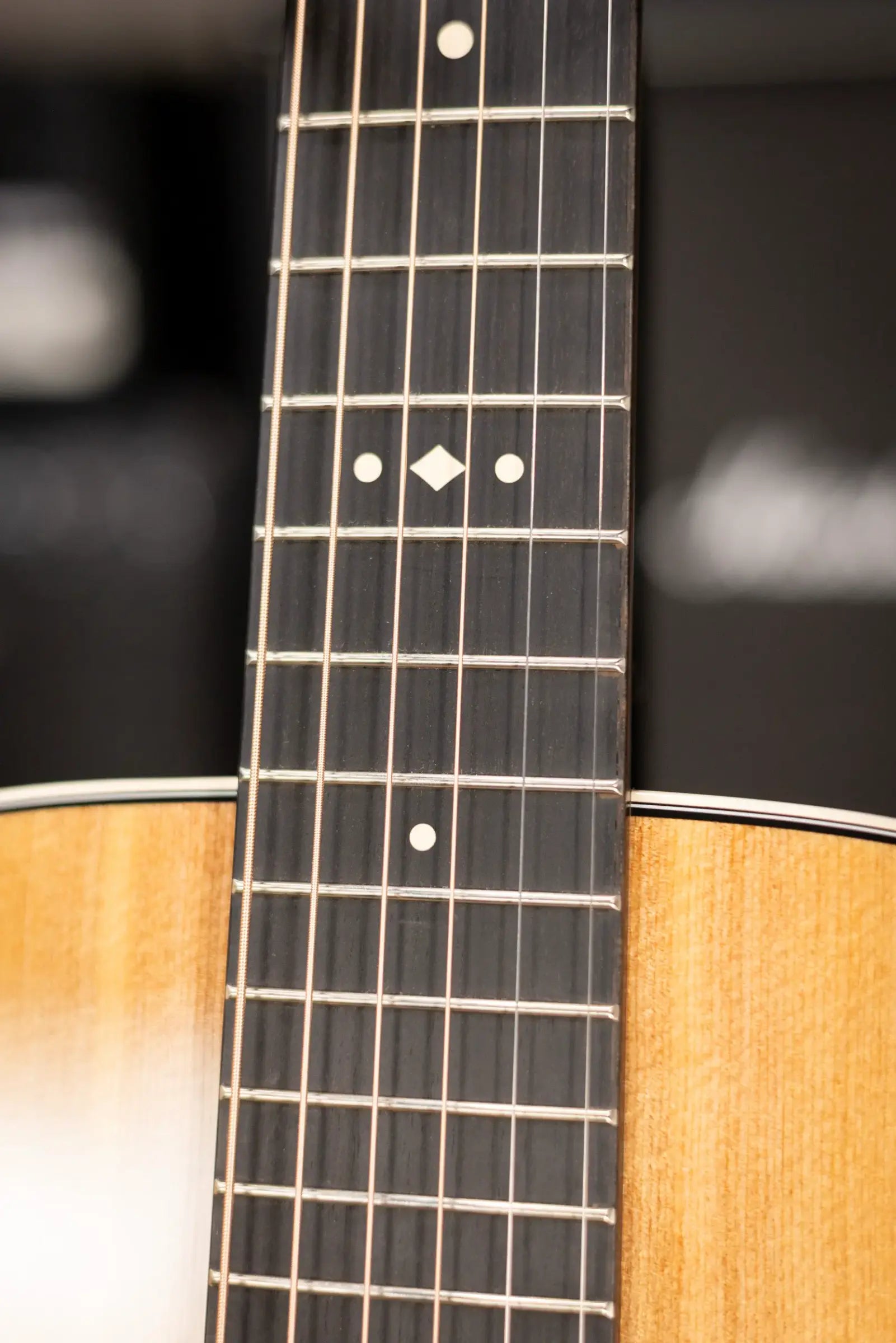 Taylor Gold Label 712e Grand Concert Acoustic/Electric Guitar - Natural with Hardshell Case