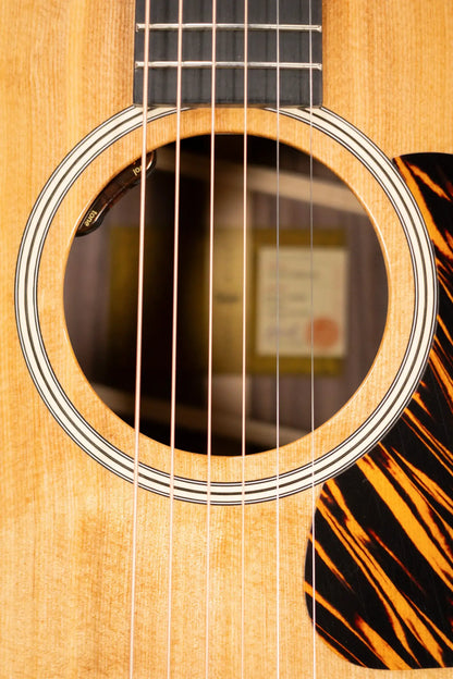Taylor Gold Label 712e Grand Concert Acoustic/Electric Guitar - Natural with Hardshell Case