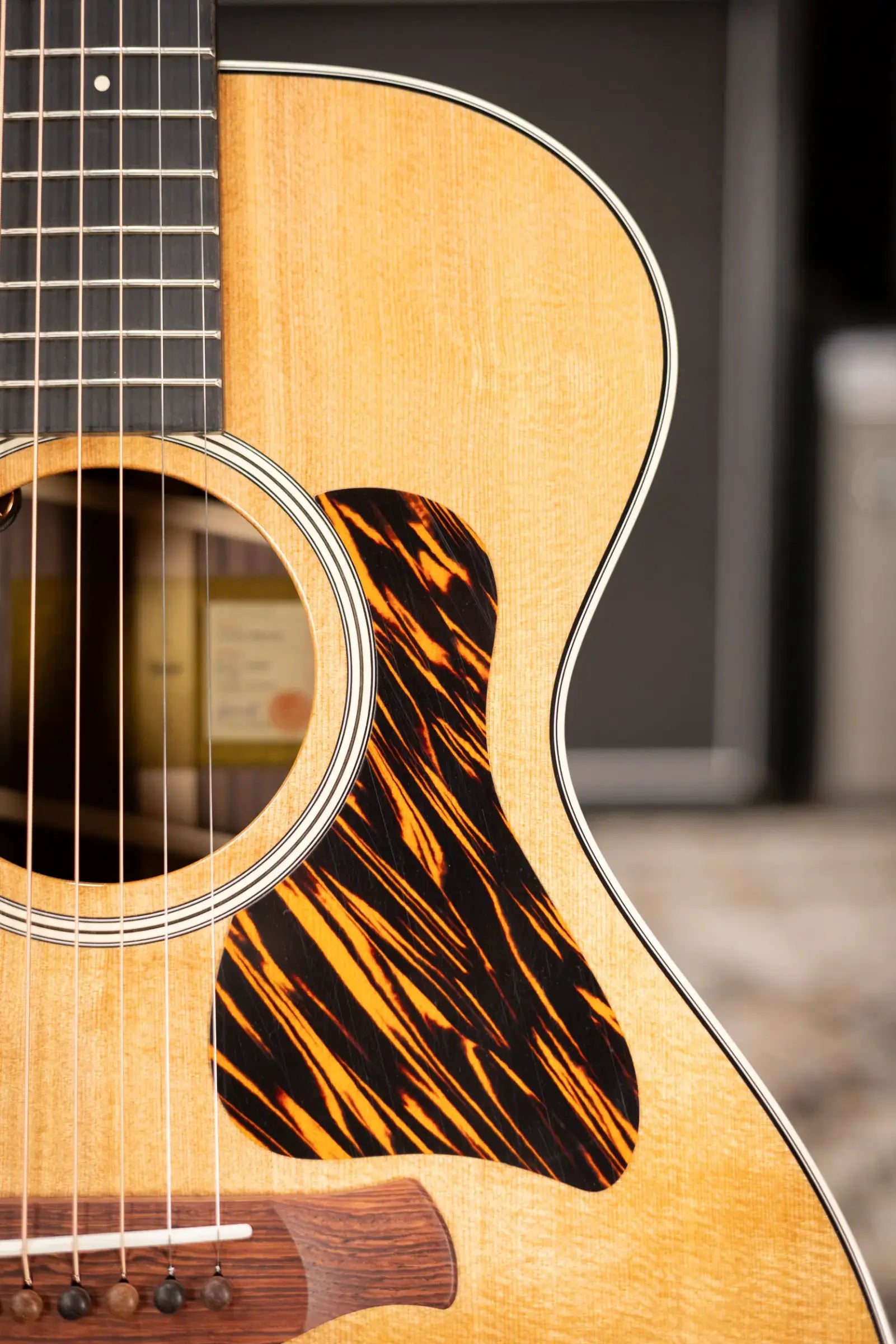 Taylor Gold Label 712e Grand Concert Acoustic/Electric Guitar - Natural with Hardshell Case
