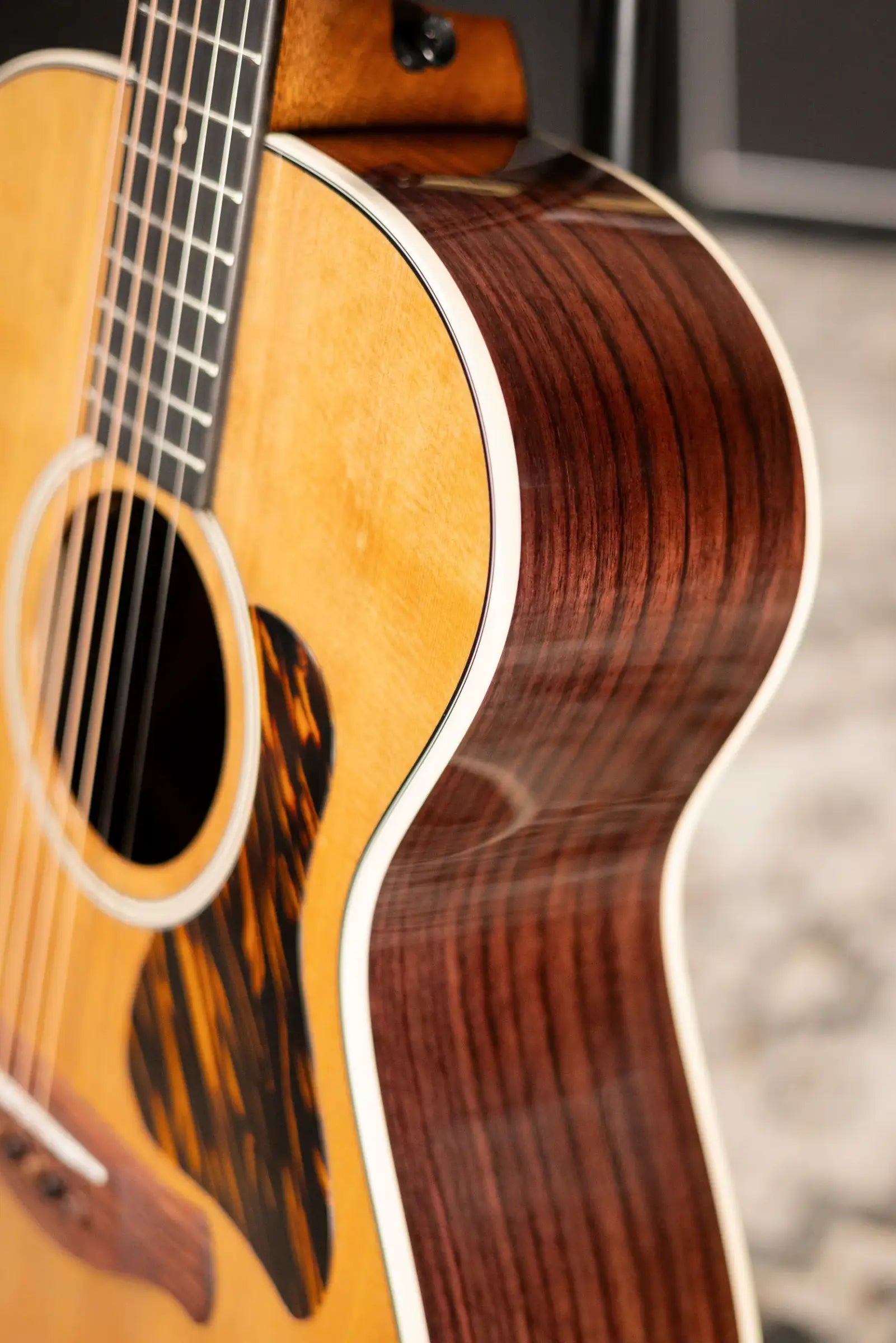 Taylor Gold Label 712e Grand Concert Acoustic/Electric Guitar - Natural with Hardshell Case