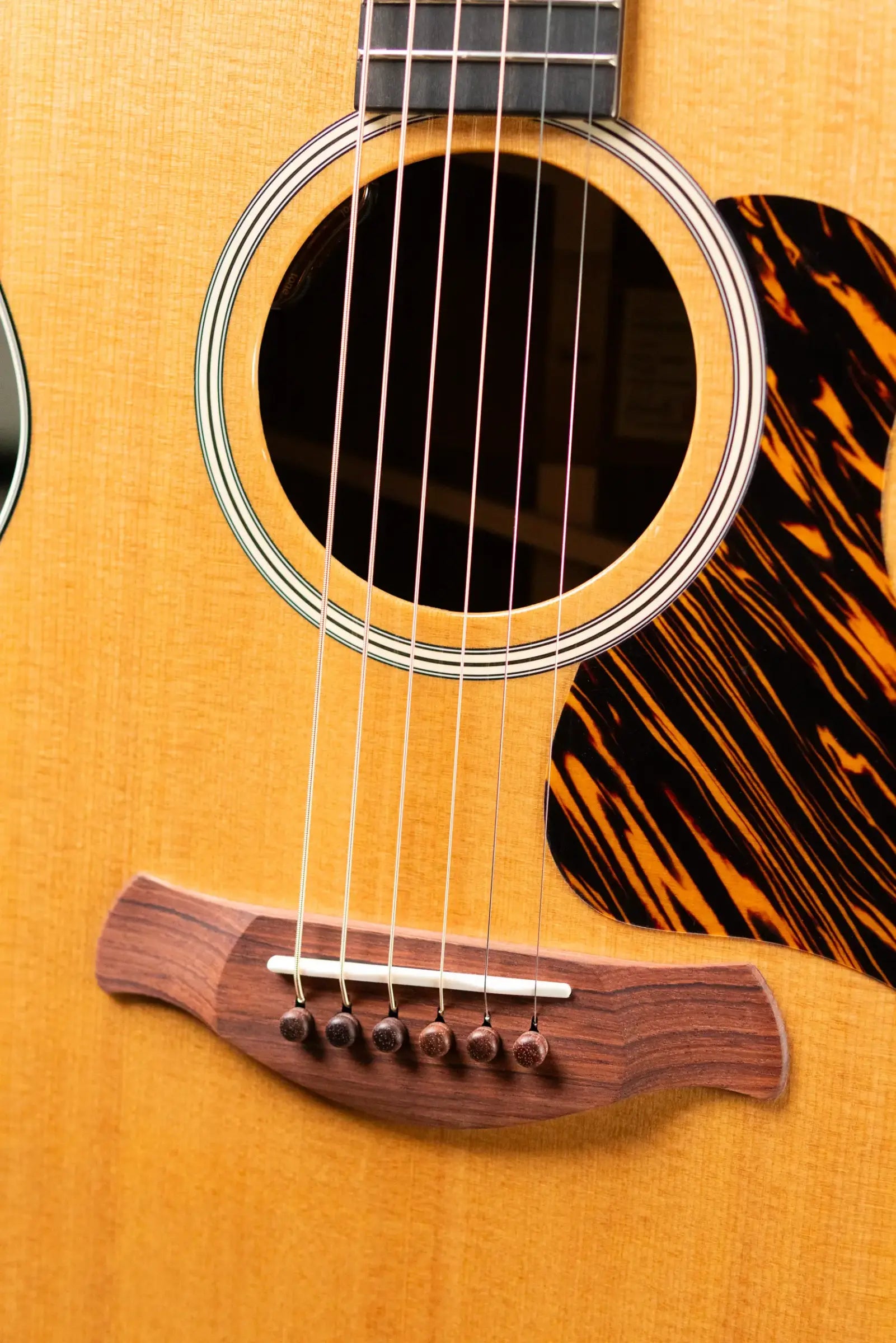 Taylor Gold Label 712e Grand Concert Acoustic/Electric Guitar - Natural with Hardshell Case
