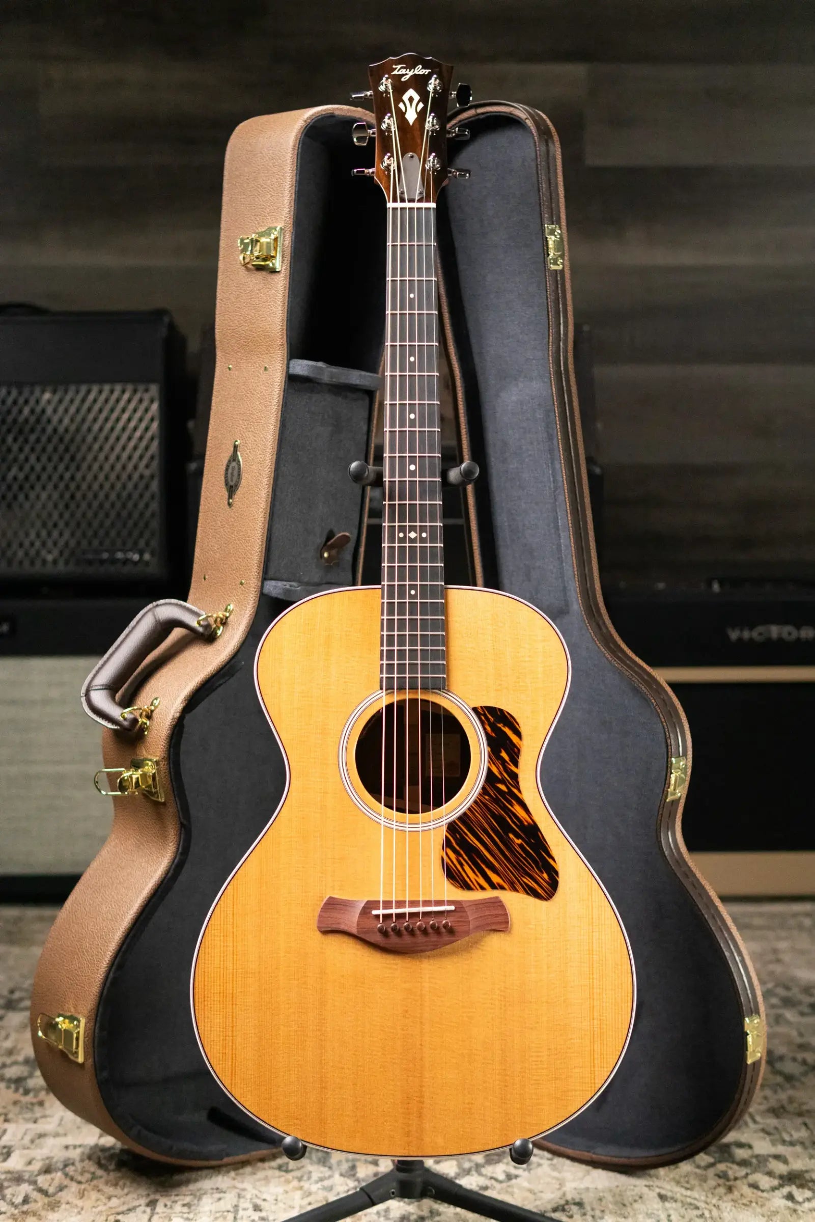 Taylor Gold Label 712e Grand Concert Acoustic/Electric Guitar - Natural with Hardshell Case