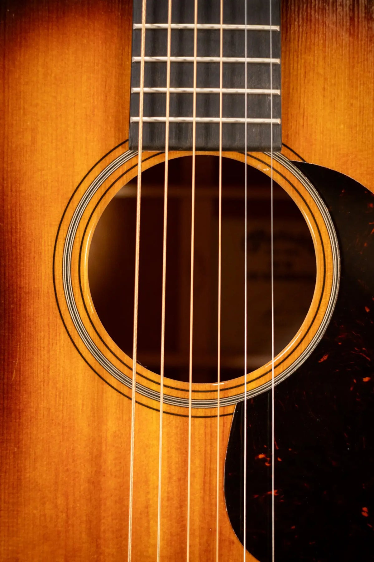 Martin 00-18 Joe Bonamassa Signature Acoustic Guitar - Burst with Hardshell Case