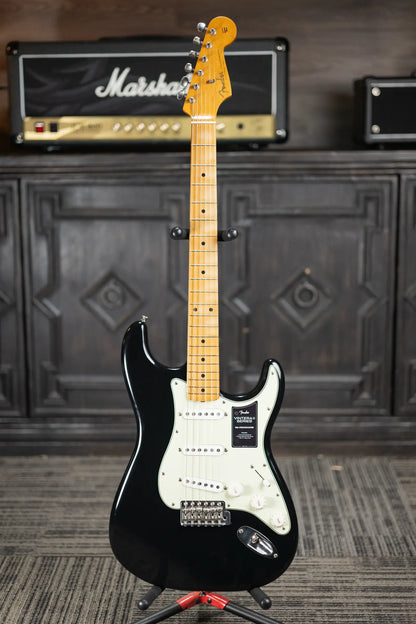Fender Vintera II Road Worn '60s Stratocaster Electric Guitar, Maple Fingerboard - Black with Hardshell Case