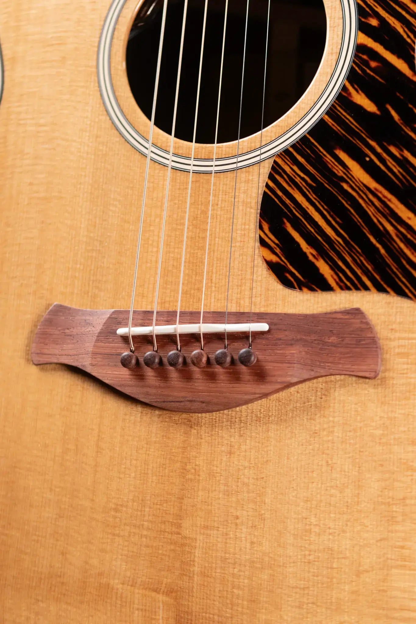 Taylor Gold Label 714e Super Auditorium Acoustic/Electric Guitar with Hardshell Case