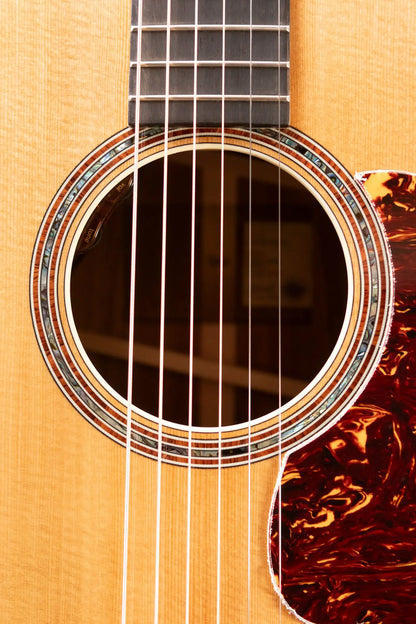 Taylor Gold Label 817e Grand Pacific Acoustic/Electric Guitar - Natural Top with Hardshell Case