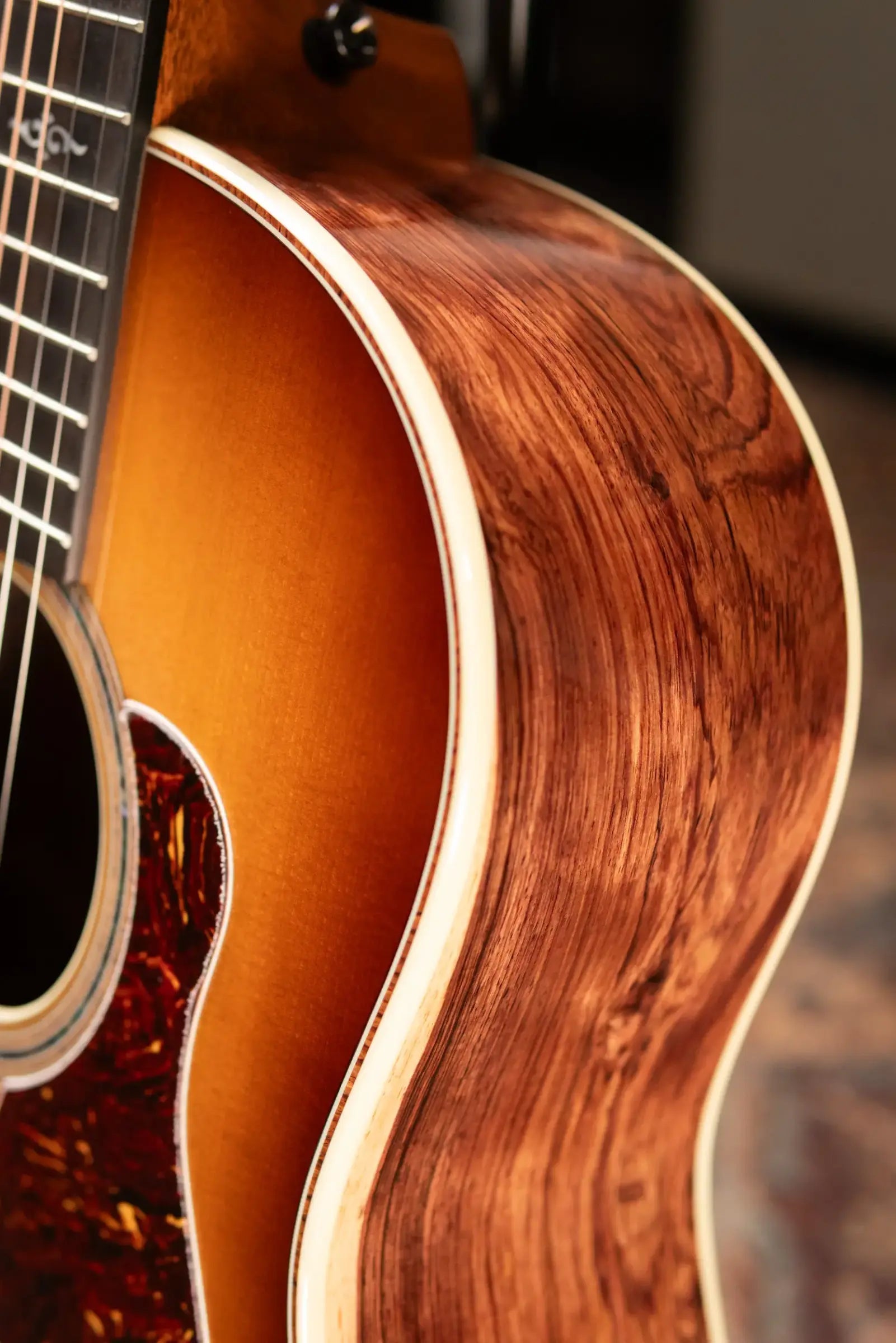 Taylor Gold Label 817e Grand Pacific Acoustic/Electric Guitar - Sunburst Top with Hardshell Case
