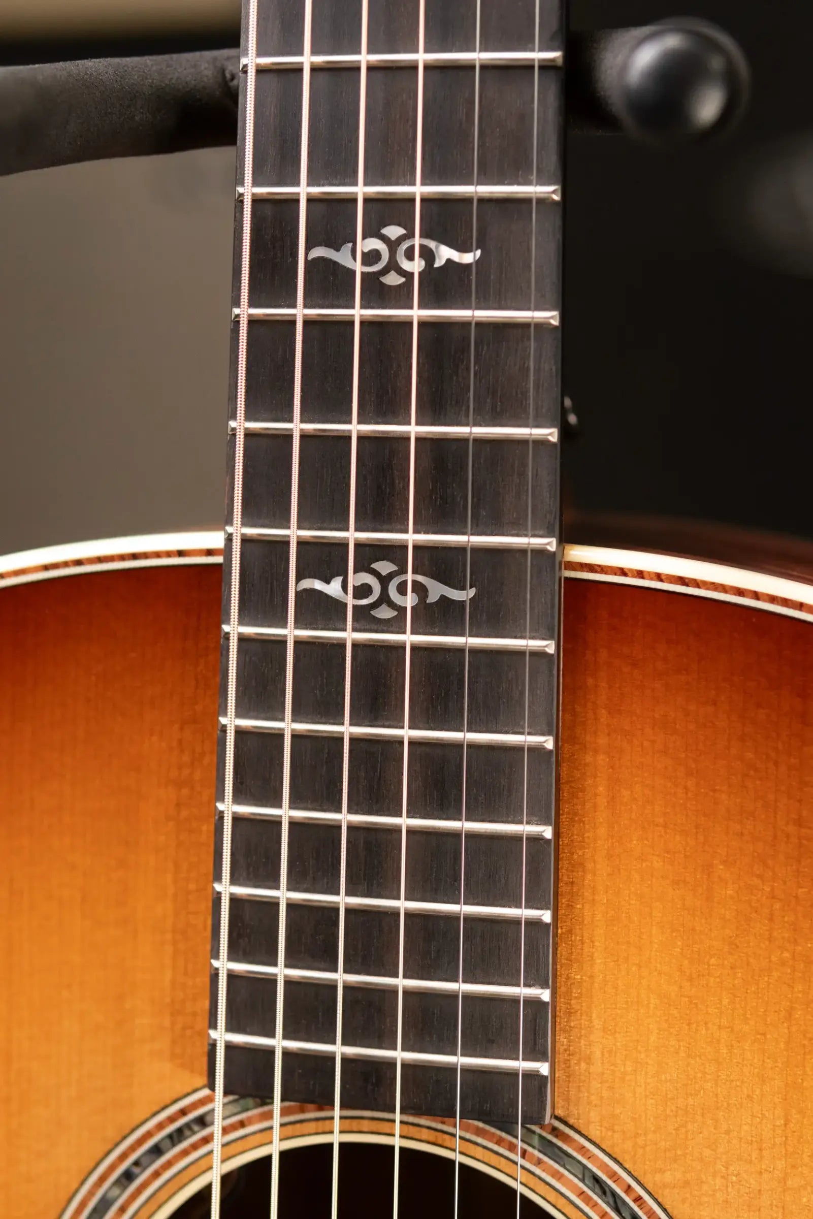 Taylor Gold Label 817e Grand Pacific Acoustic/Electric Guitar - Sunburst Top with Hardshell Case