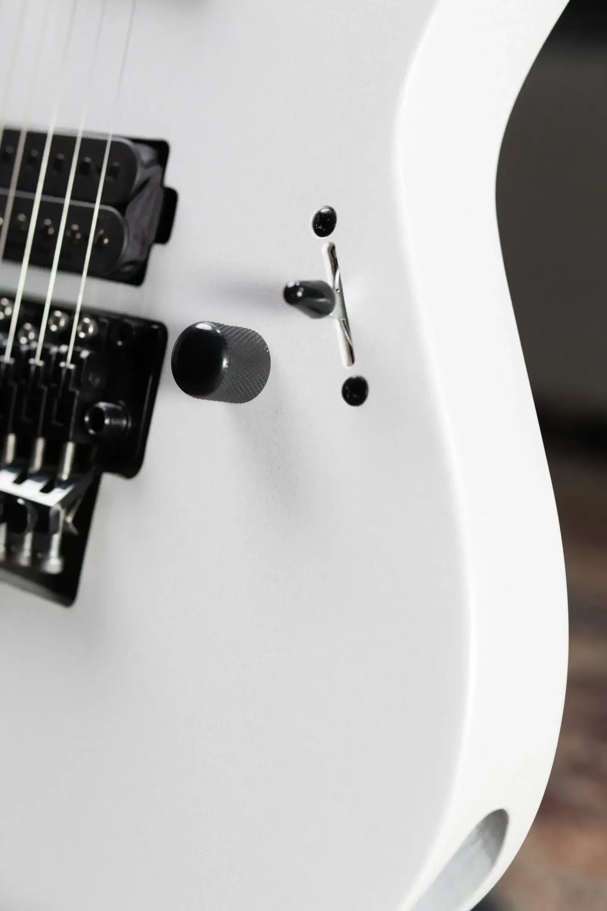 ESP LTD Deluxe MV-1000 Maverick Electric Guitar - Pearl White